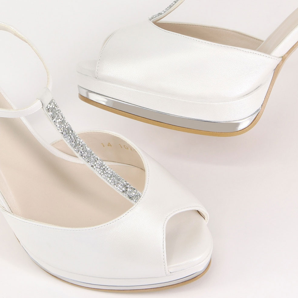 Consejos para combinar los zapatos de novia peep toes con tu look nupcial